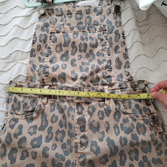 BLANK NYC Shortall in Catwalk - Picture 9 of 15